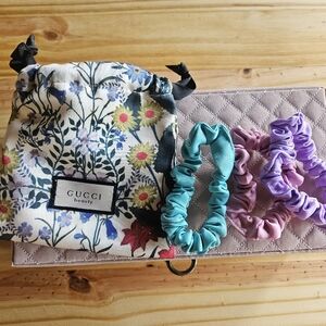 New Gucci Beauty Floral Pouch & Hair Scrunchies Set Floral Dust Bag